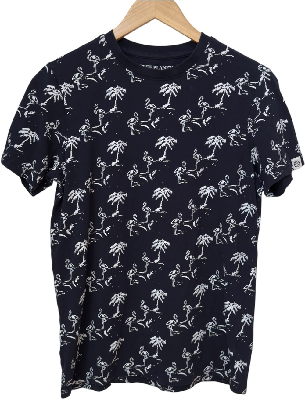 Free Planet Navy Flamingo Palm Tree Print Crewneck Short Sleeve T-Shirt. Small.